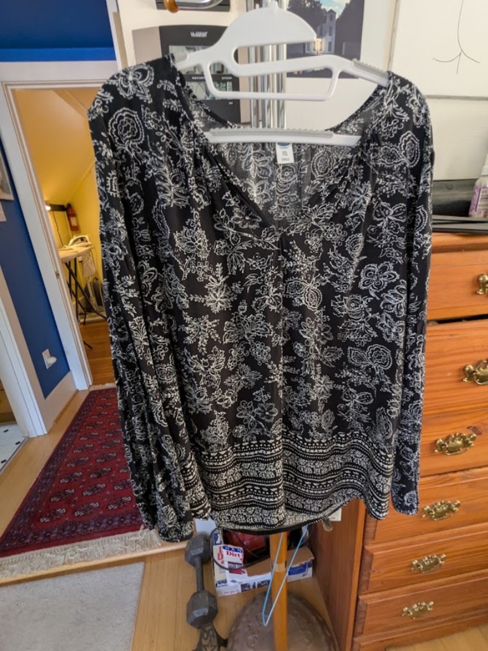 Old Navy Black and White Rayon Blouse, XXL